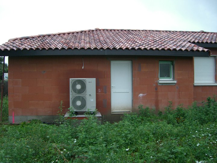 Façade arrière d'une maison en briques